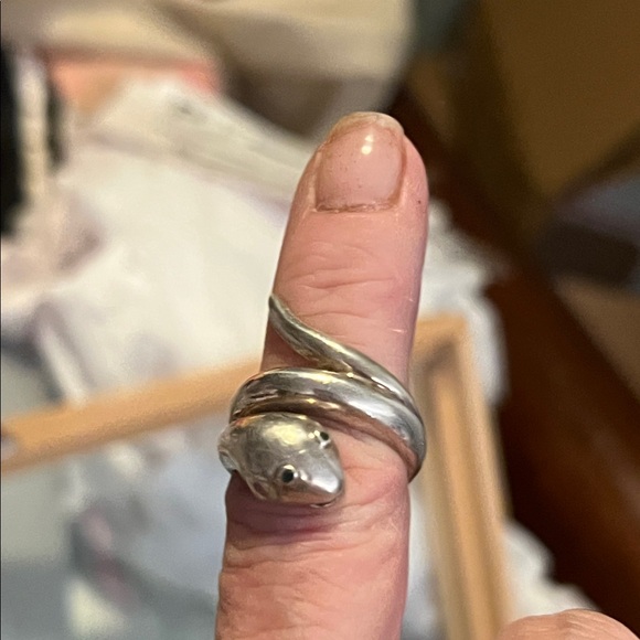 Sterling silver emerald snake ring - Picture 9 of 9